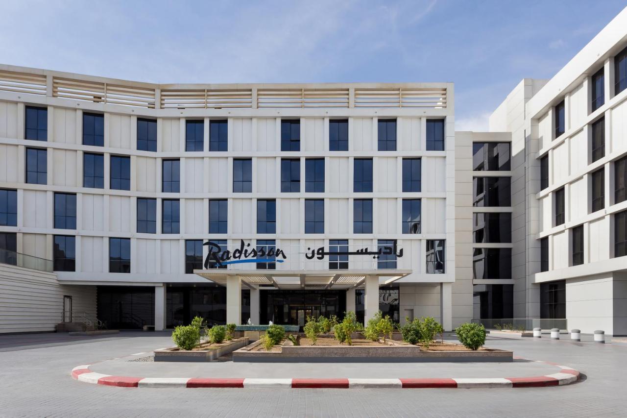 Radisson Hotel & Apartments Dammam Industrial City エクステリア 写真