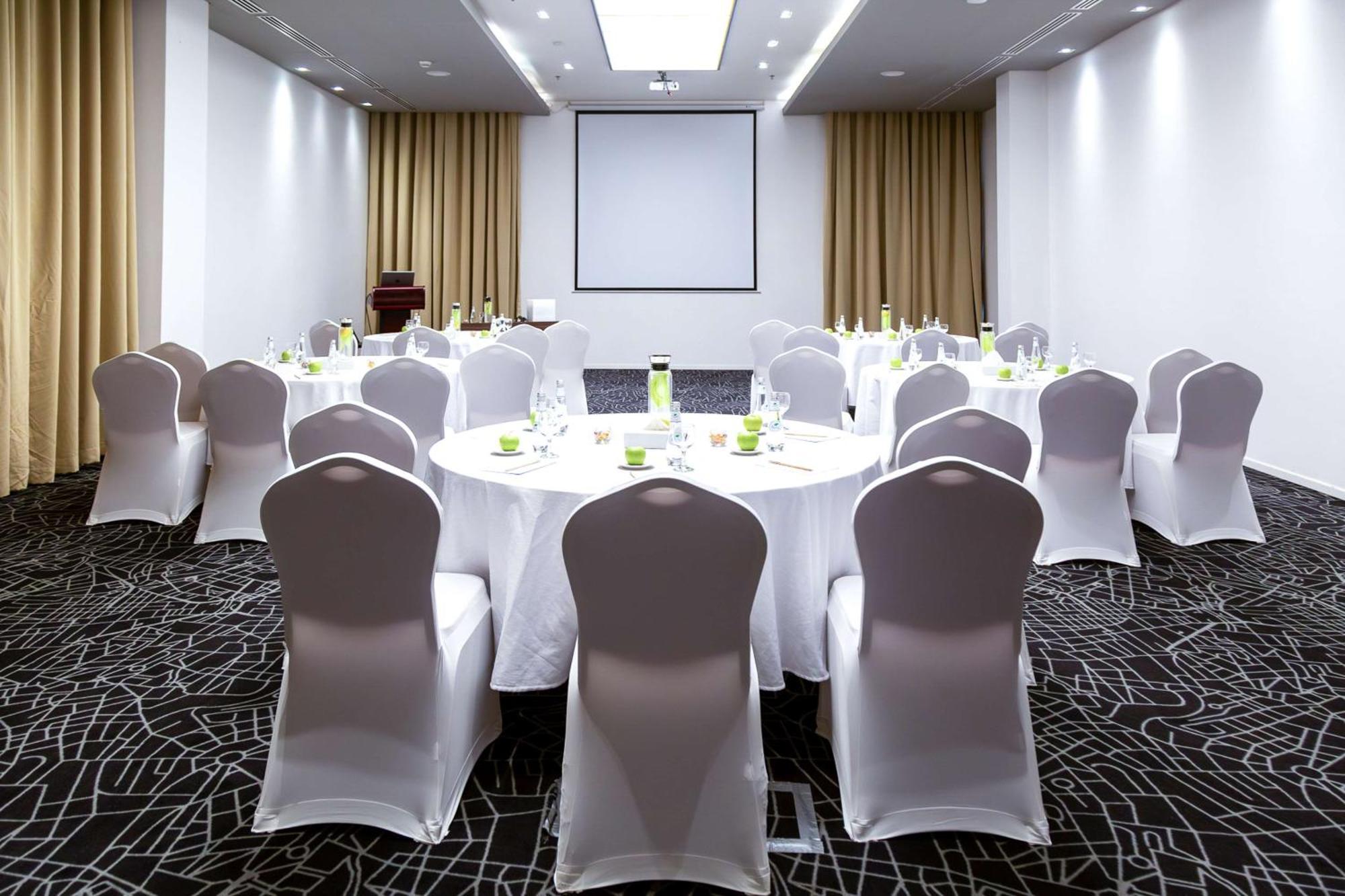 Radisson Hotel & Apartments Dammam Industrial City エクステリア 写真