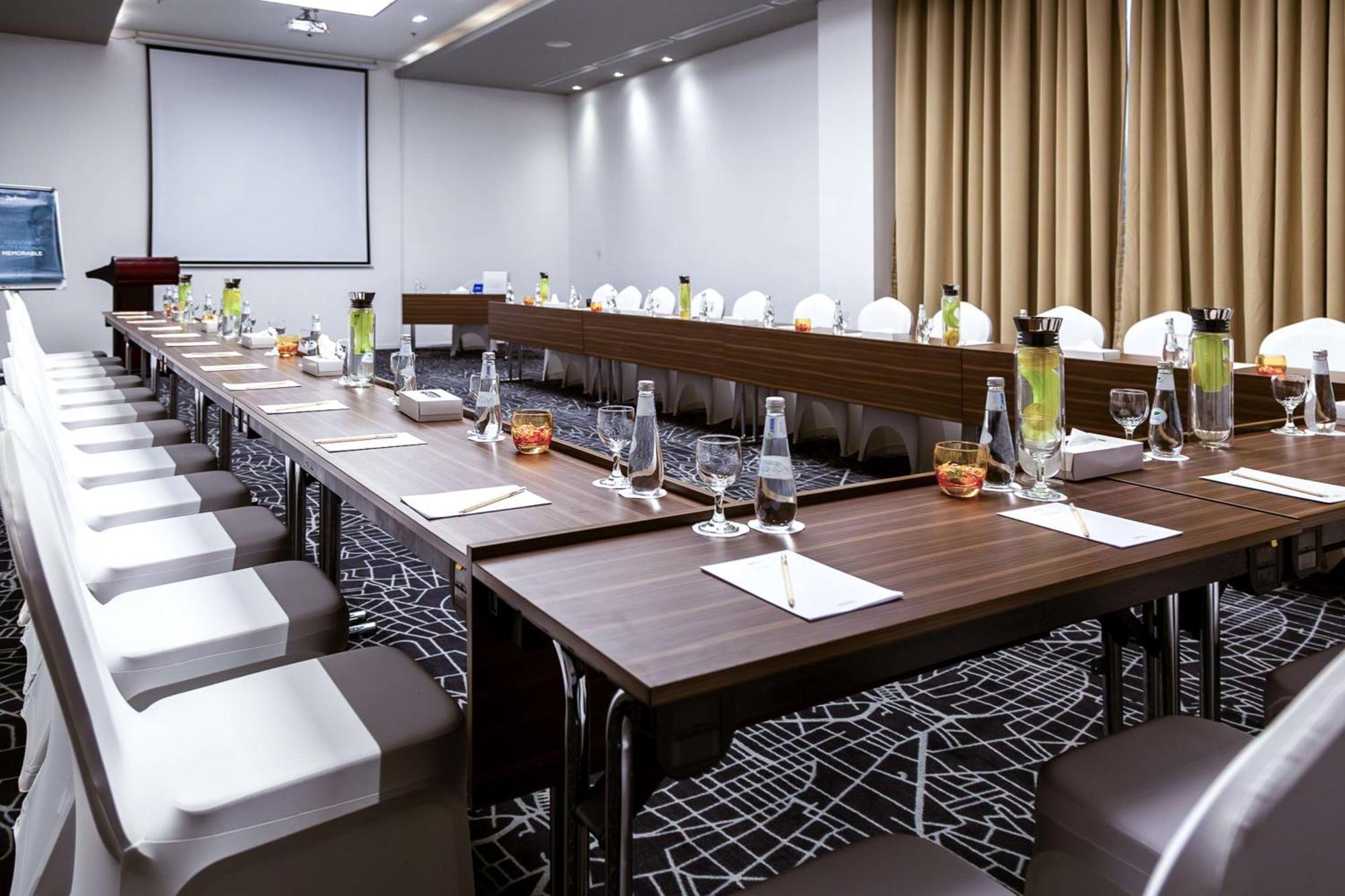 Radisson Hotel & Apartments Dammam Industrial City エクステリア 写真