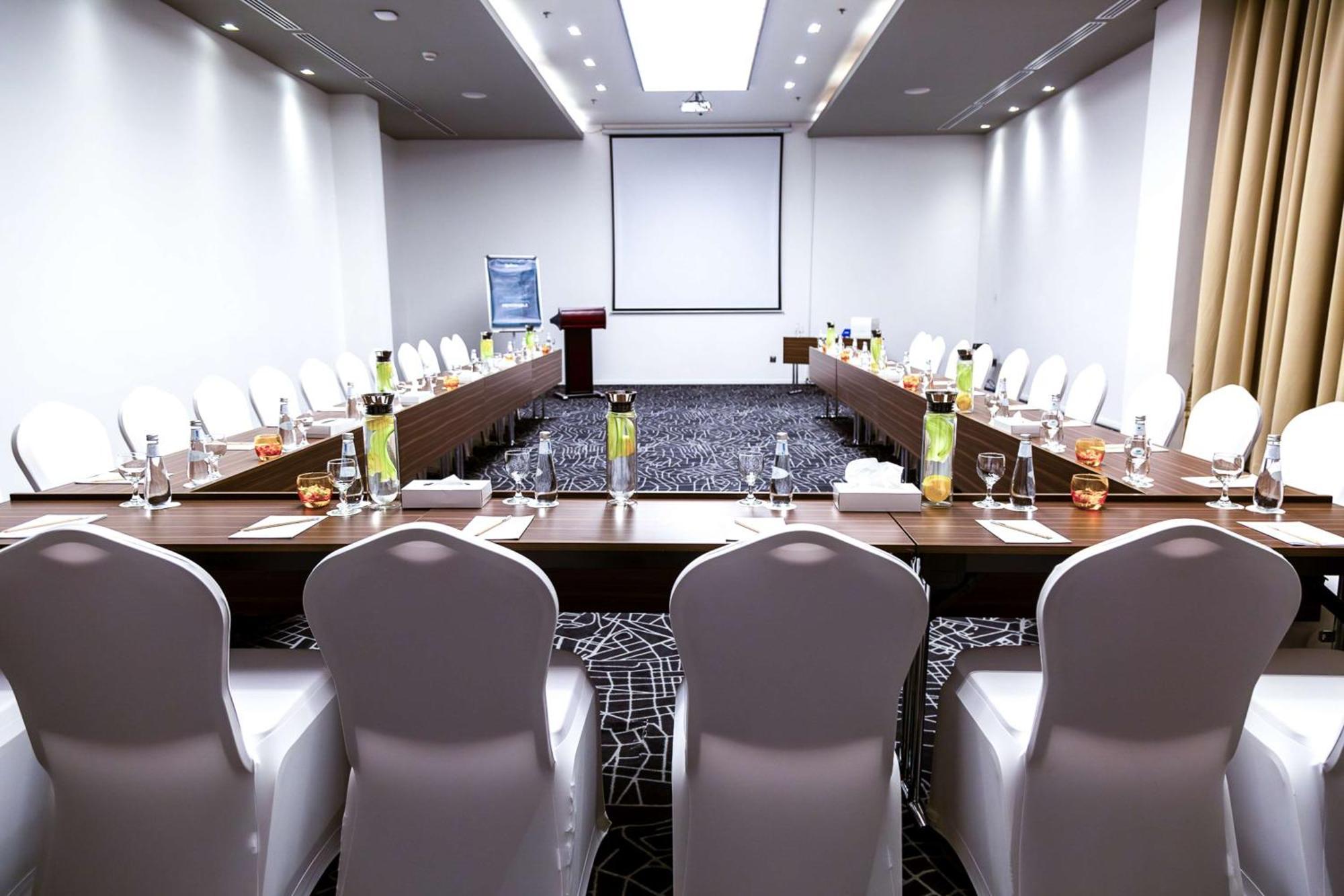 Radisson Hotel & Apartments Dammam Industrial City エクステリア 写真