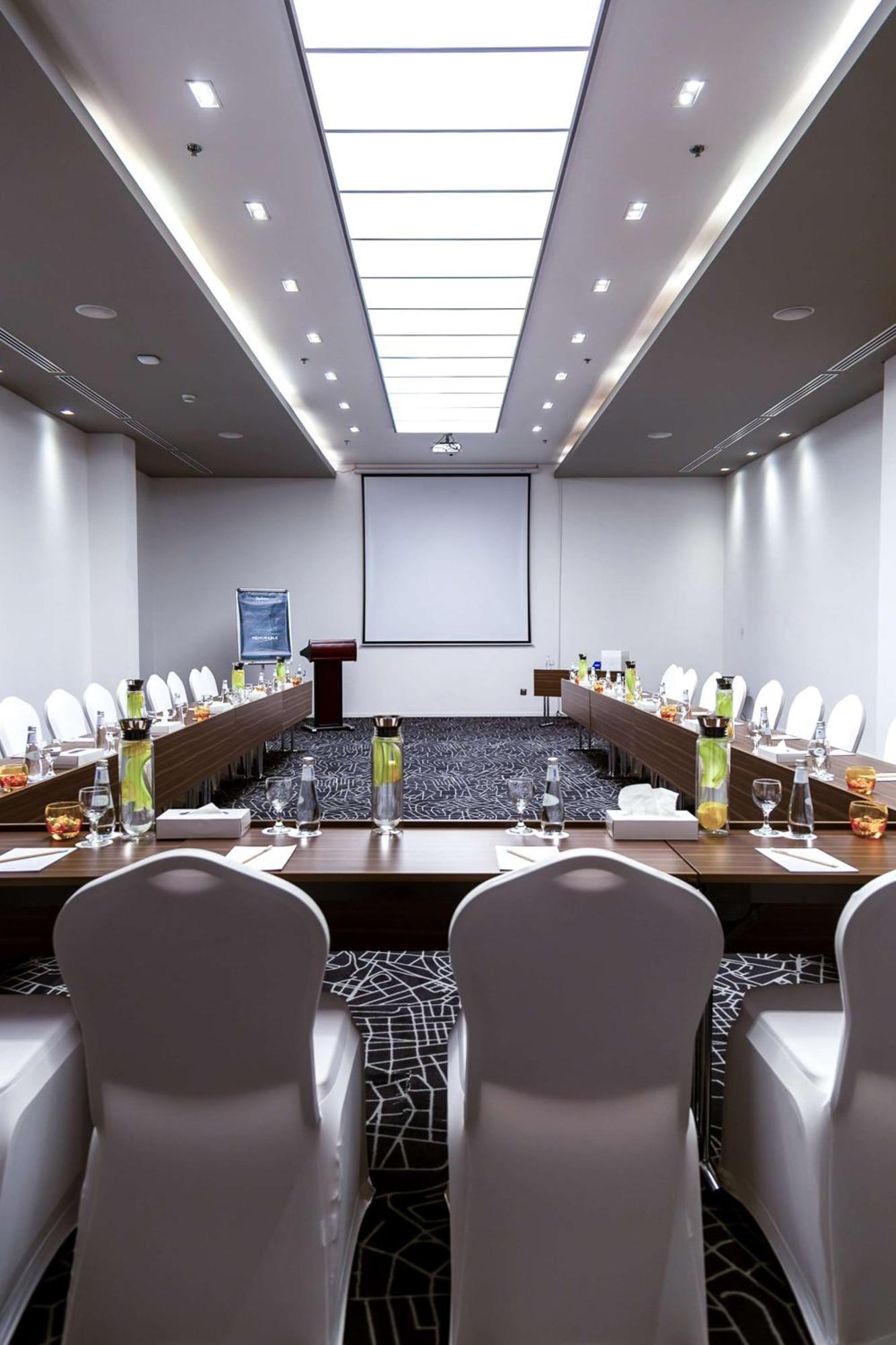 Radisson Hotel & Apartments Dammam Industrial City エクステリア 写真