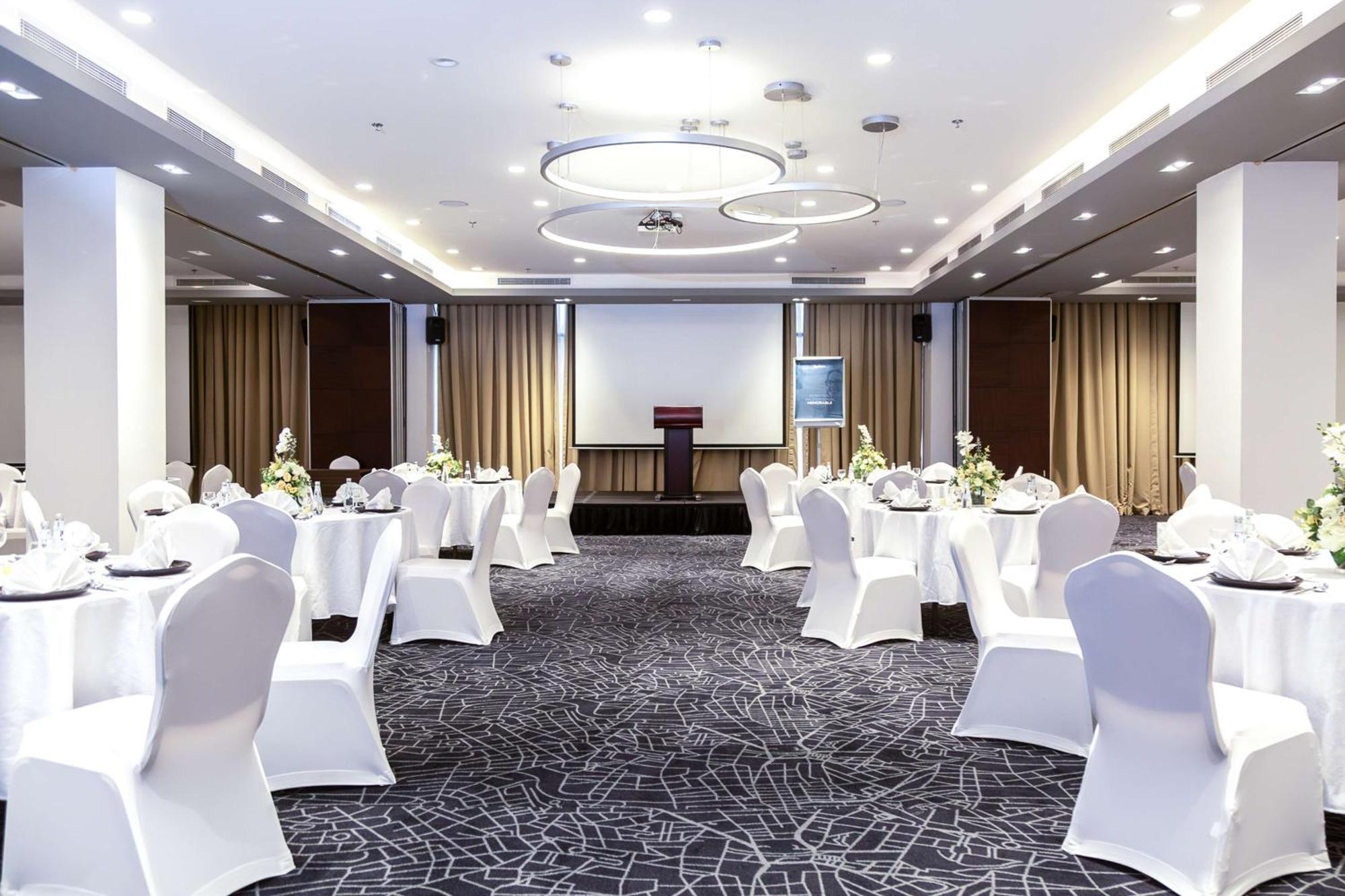 Radisson Hotel & Apartments Dammam Industrial City エクステリア 写真