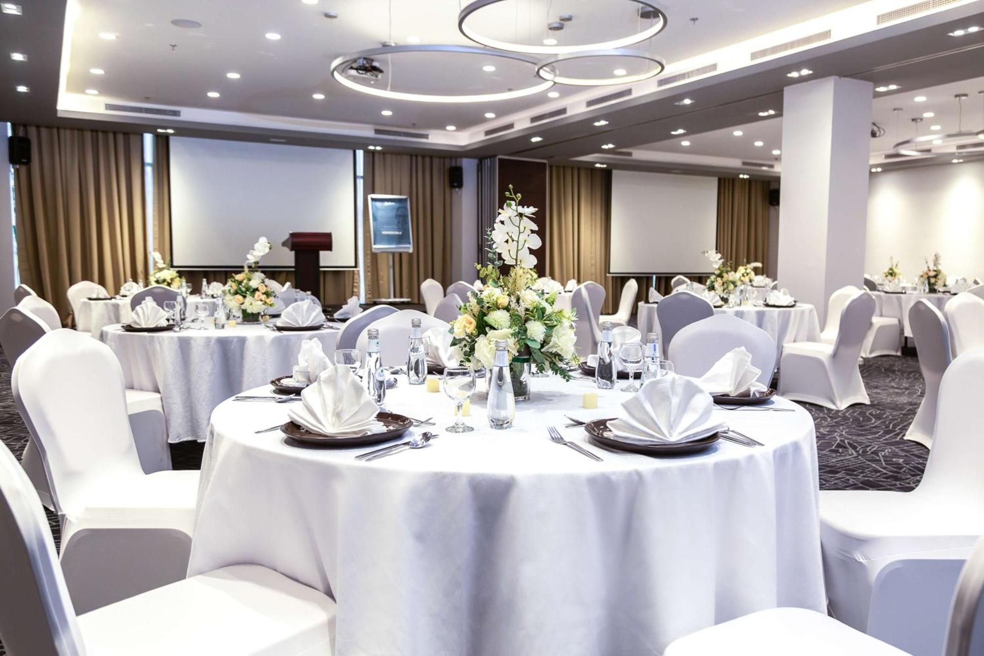 Radisson Hotel & Apartments Dammam Industrial City エクステリア 写真